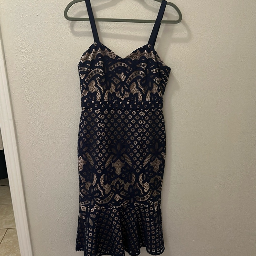Beautiful navy dress!